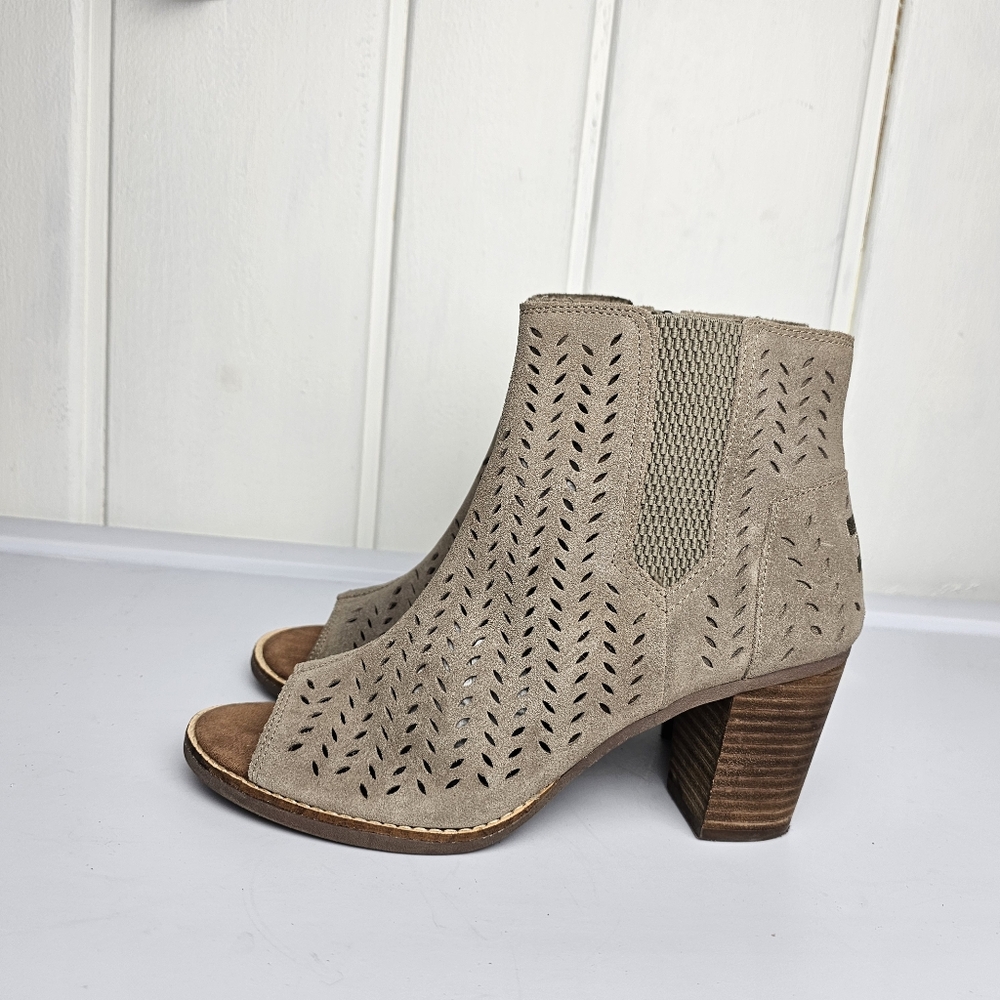 TOMS Majorca Taupe Perforated Suede Heeled Peep Toe Booties 9W